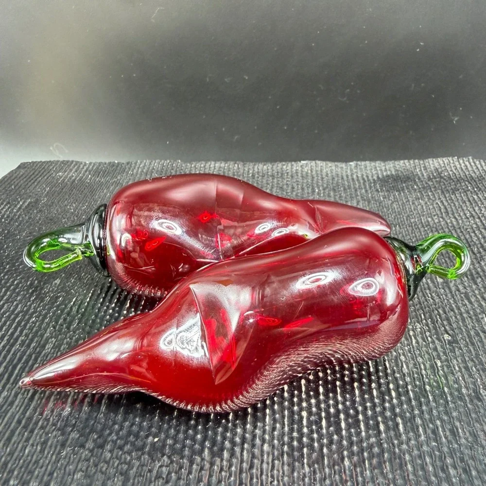 Vintage Hand Blown Glass Chili Pepper Ornaments Red Green Set of 2 Figurines‎